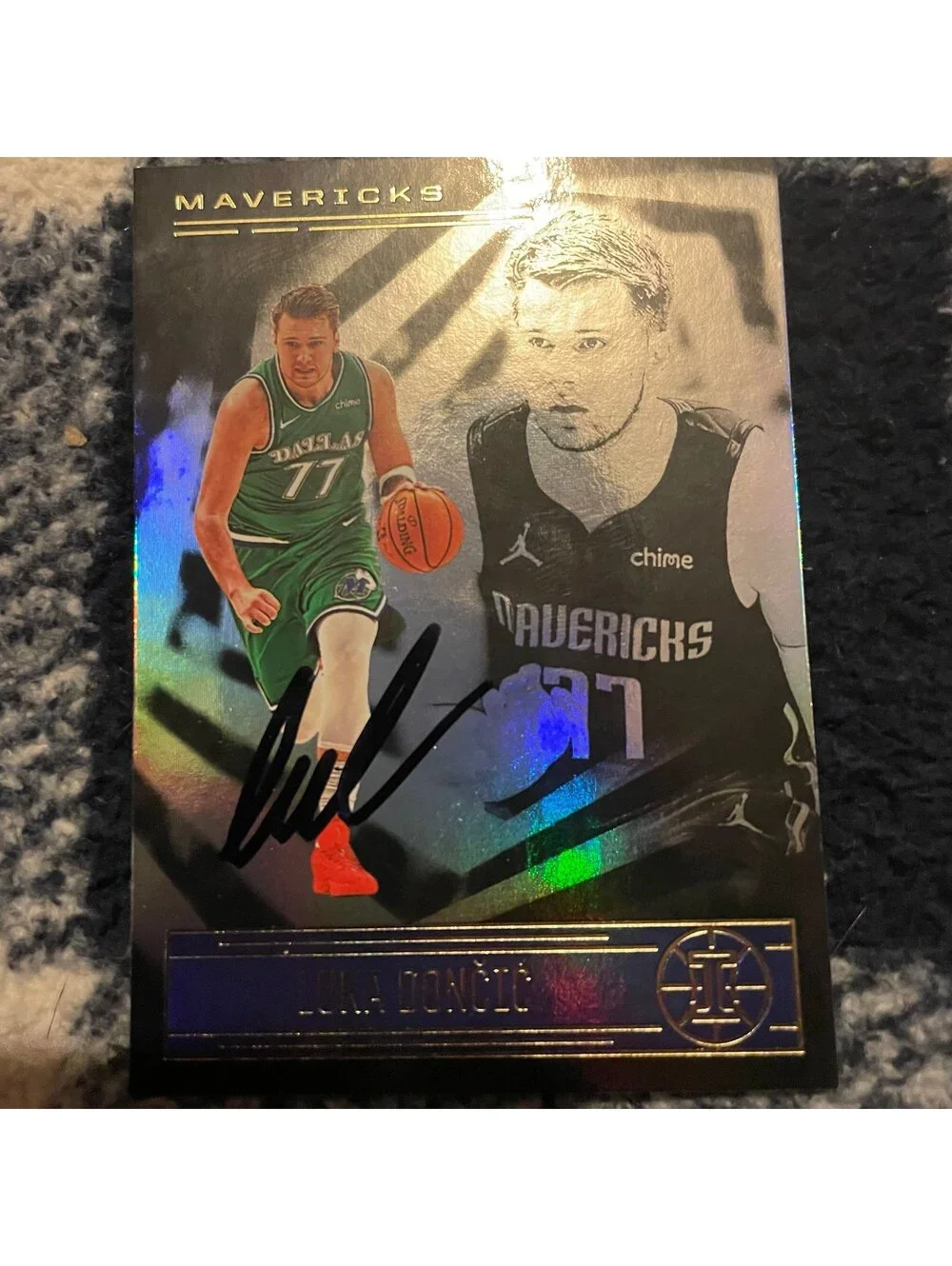 Luka Doncic Autograph Hobby Card COA